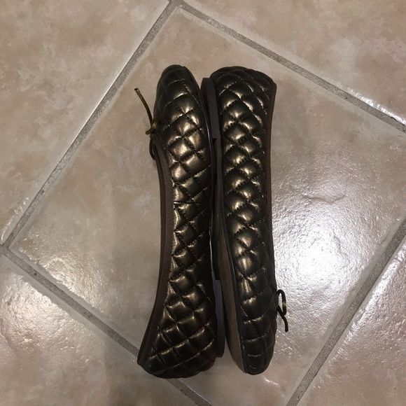 J Loreu Collection - Picture 2 of 5